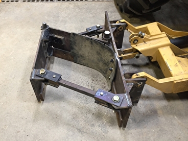  Tractor-Mounted Shouldering Box